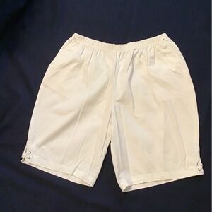 Denim & Co. White Pull-On Jean Shorts with Lattice Hem Detail and Pockets 1X